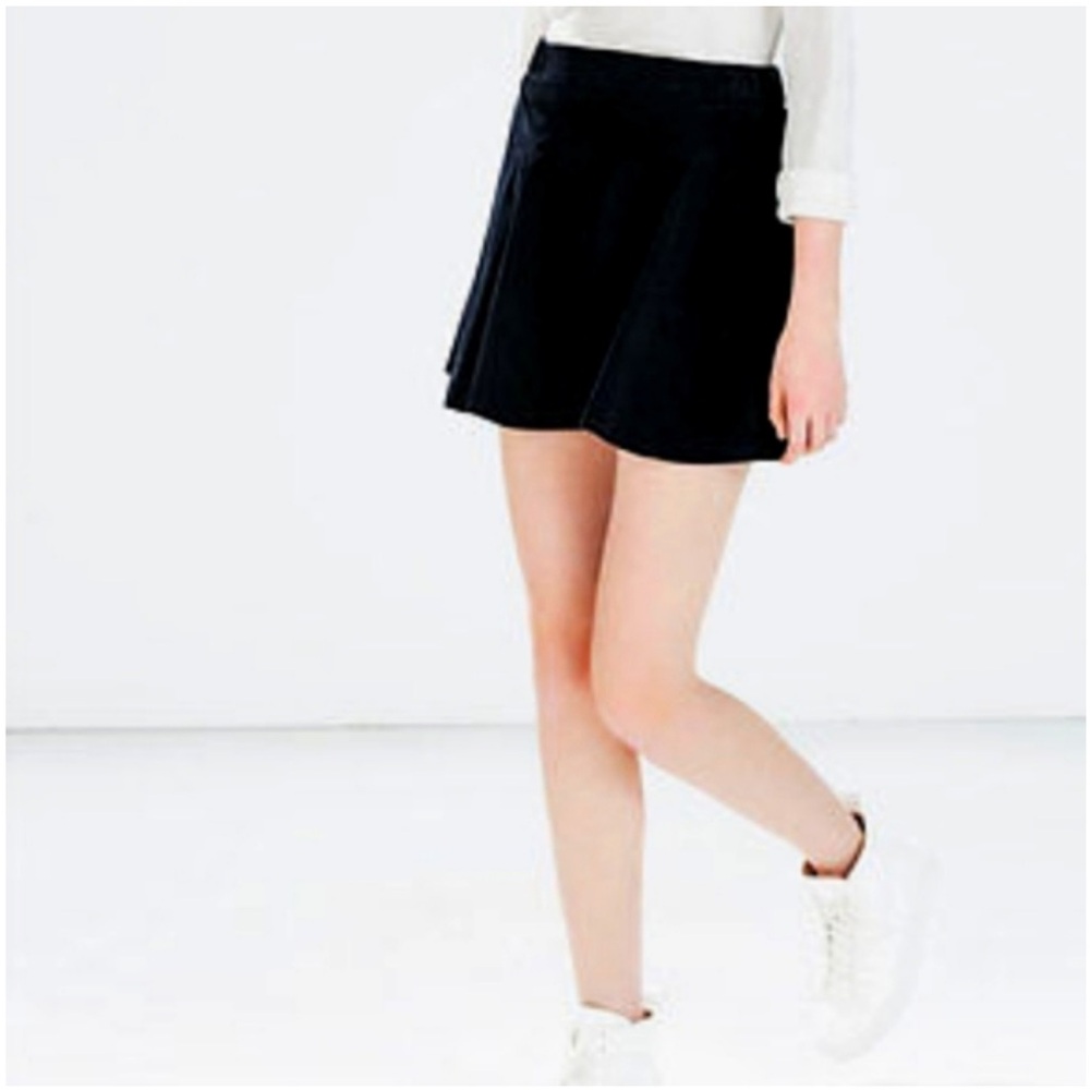 Zara black velvet corduroy mini Skirt, S